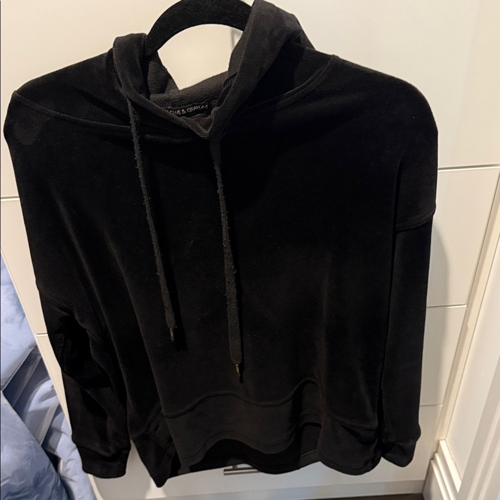 Harlowe & Graham womens Black velour Pullover top with hood